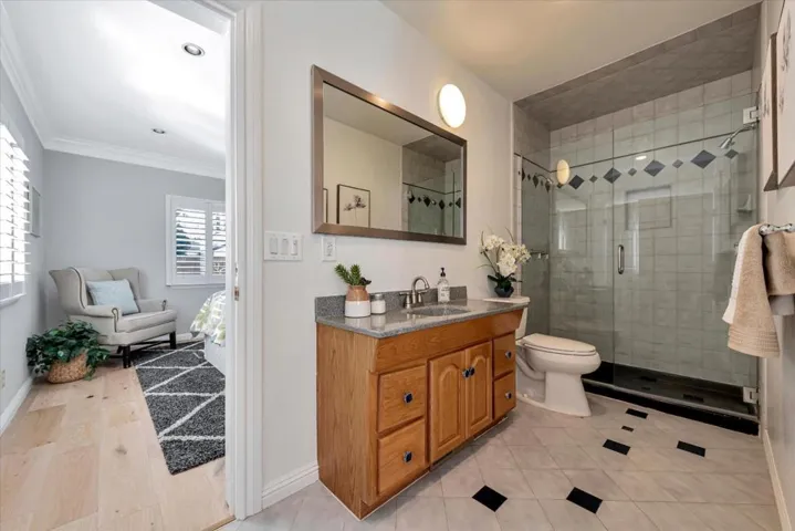 Jack & Jill bath