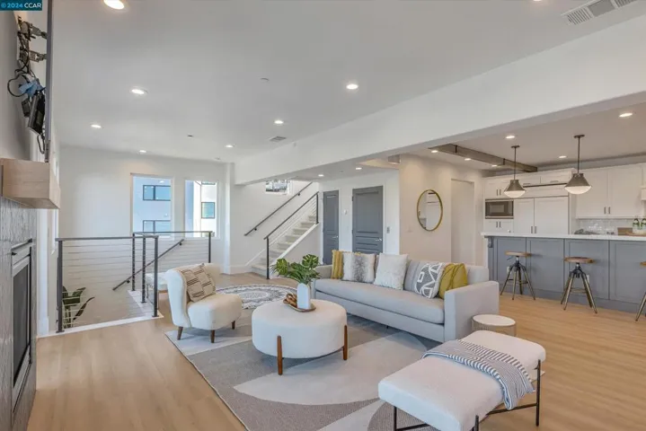 6655 Snake Rd, Oakland, California 94611