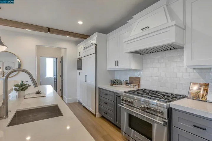 6655 Snake Rd, Oakland, California 94611