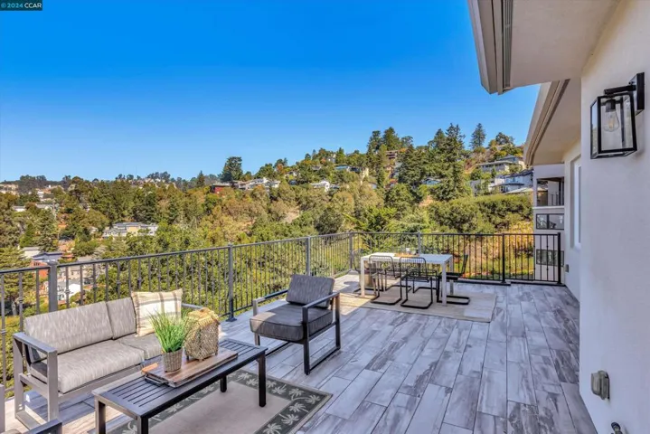 6655 Snake Rd, Oakland, California 94611