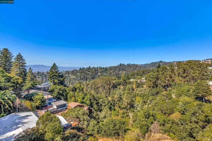 6655 Snake Rd, Oakland, California 94611
