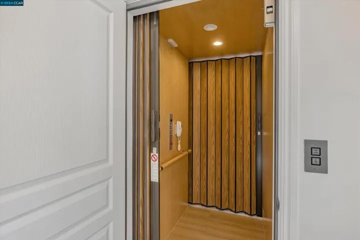6655 Snake Rd, Oakland, California 94611