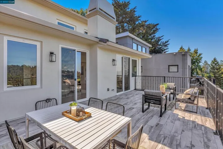 6655 Snake Rd, Oakland, California 94611