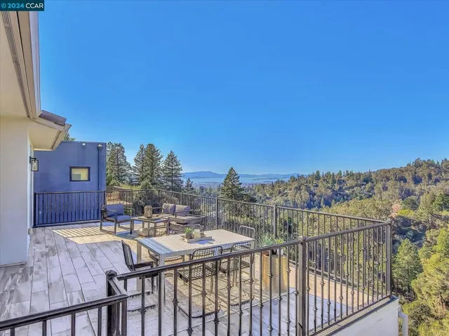 6655 Snake Rd, Oakland, California 94611
