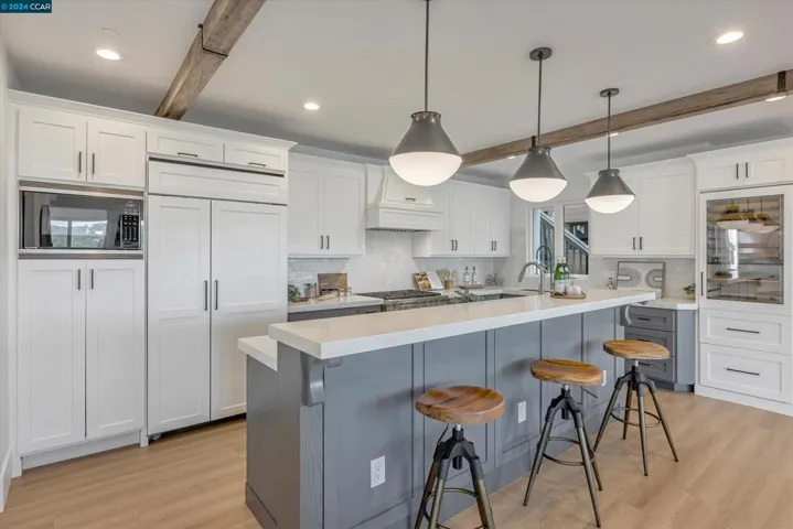 6655 Snake Rd, Oakland, California 94611