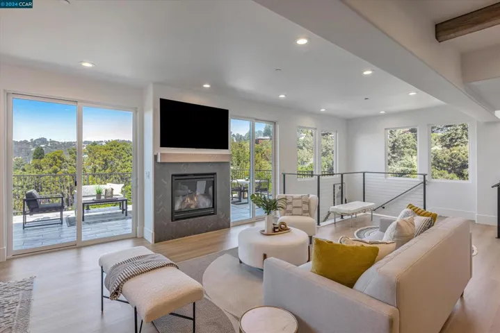 6655 Snake Rd, Oakland, California 94611