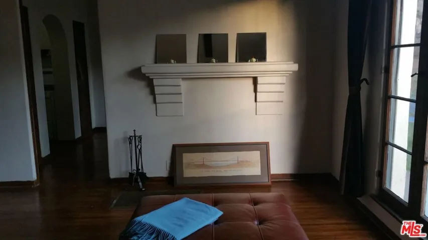 1418 1/2 living room