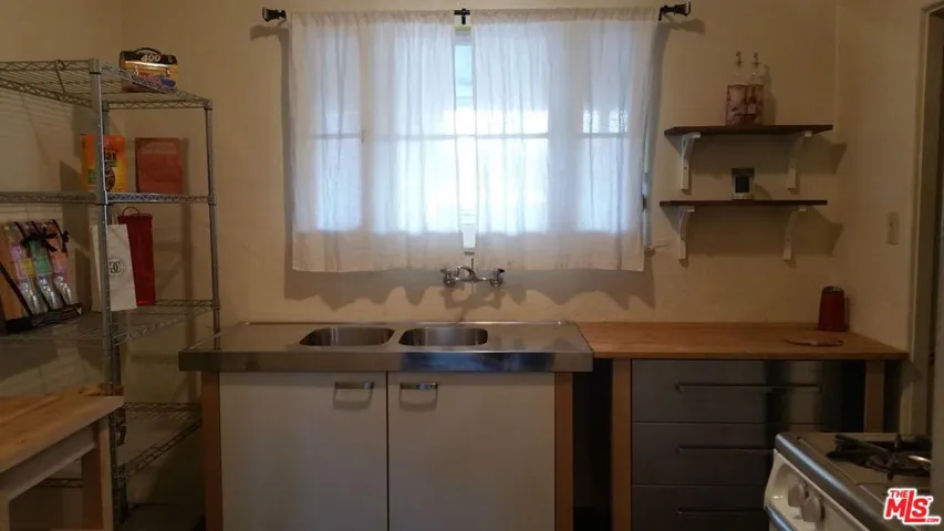 1418 1/2 kitchen