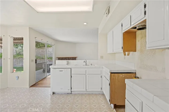 20425 Samual Drive, Saugus, California 91350