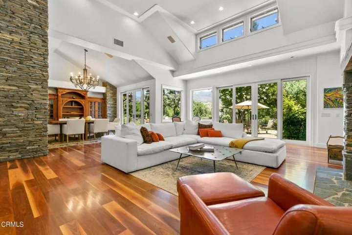 161-web-or-mls-Upmarketmedia_12055Sul-10