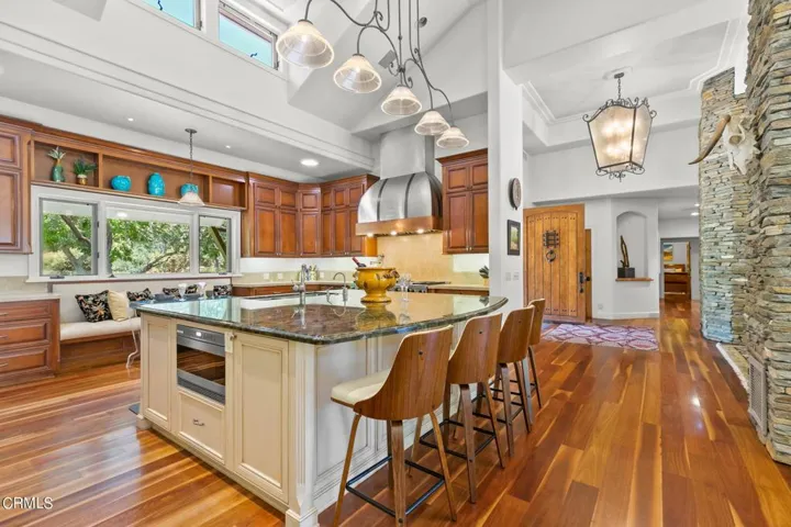 162-web-or-mls-Upmarketmedia_12055Sul-11