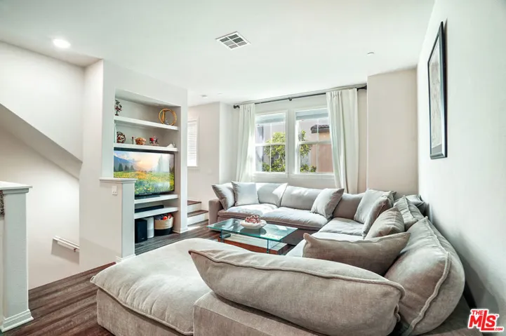 14104 W Birch Lane, Van Nuys, California 91405