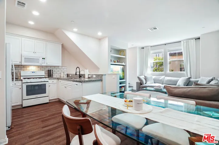 14104 W Birch Lane, Van Nuys, California 91405