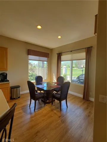 
Lg. Breakfast eating area