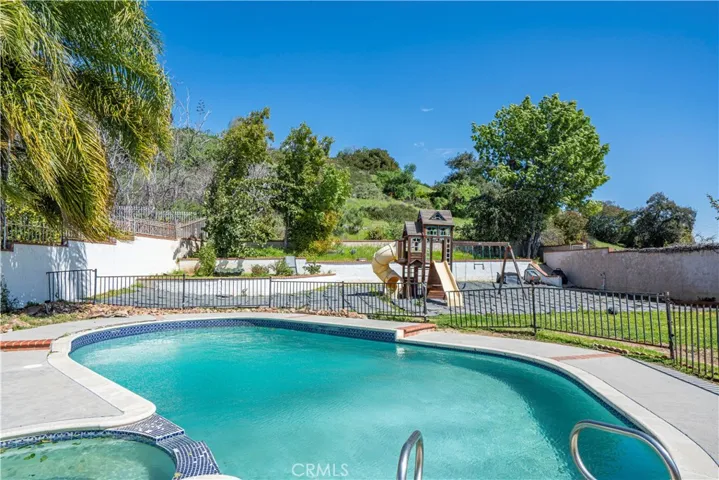 1491 Hunters Trail, Glendora, California 91740