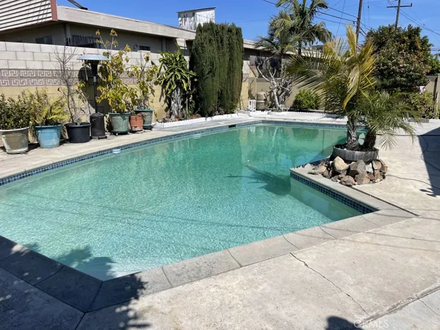6531 Alexandria Drive, Huntington Beach, California 92647
