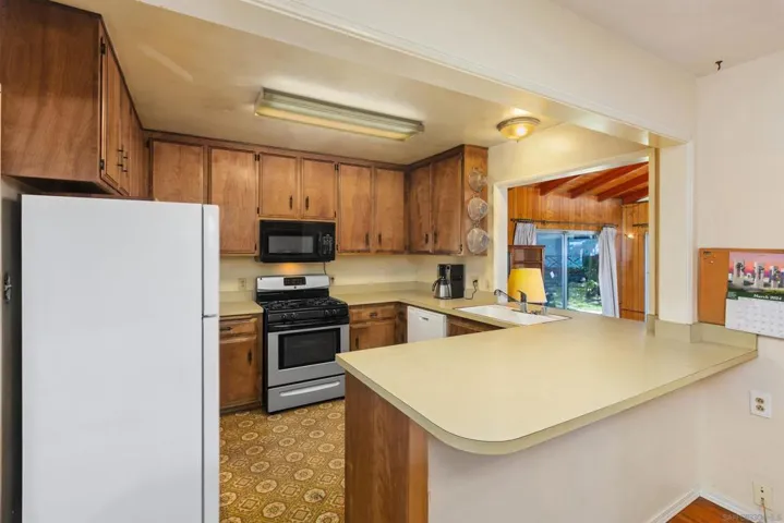 2249 Ridge View Dr, San Diego, California 92105