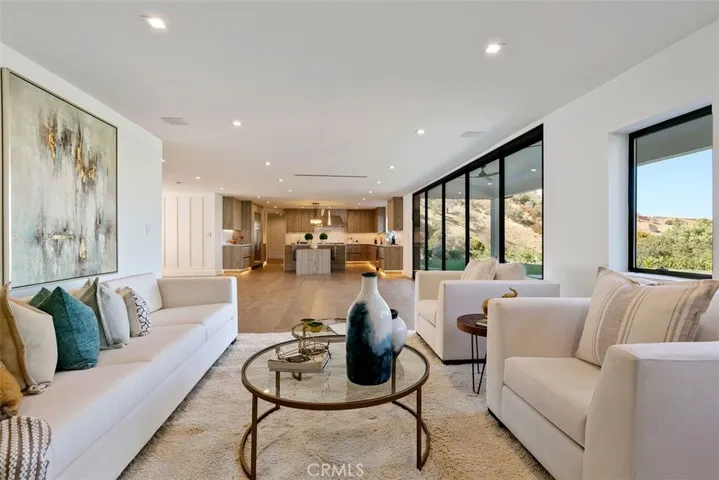 17269 Luverne Place, Encino, California 91316