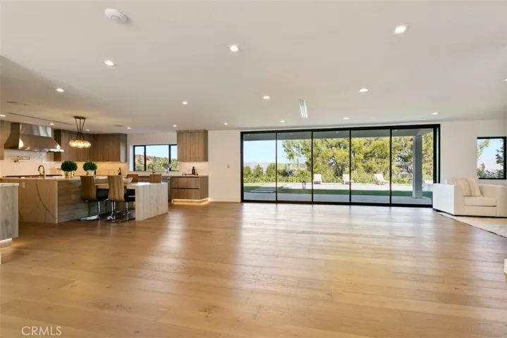 17269 Luverne Place, Encino, California 91316