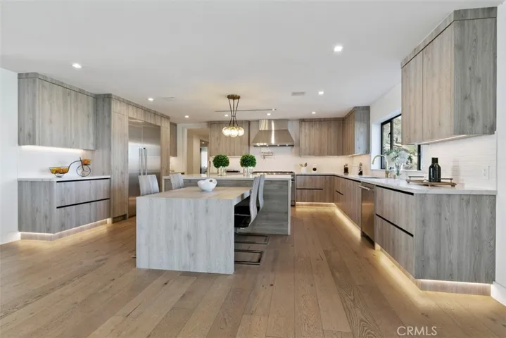 17269 Luverne Place, Encino, California 91316