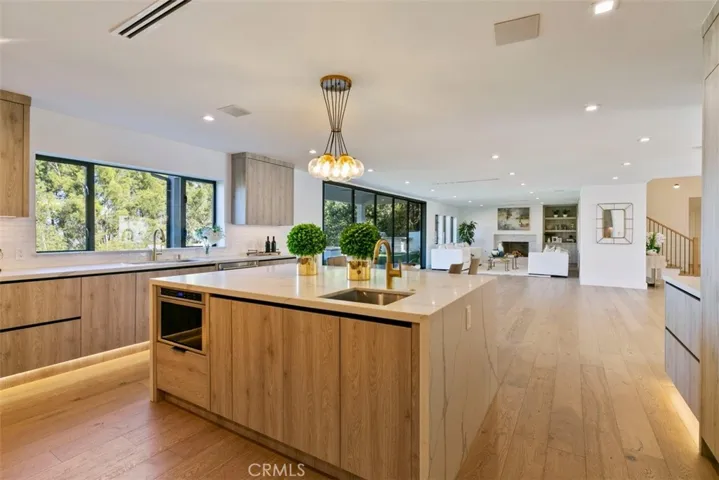 17269 Luverne Place, Encino, California 91316