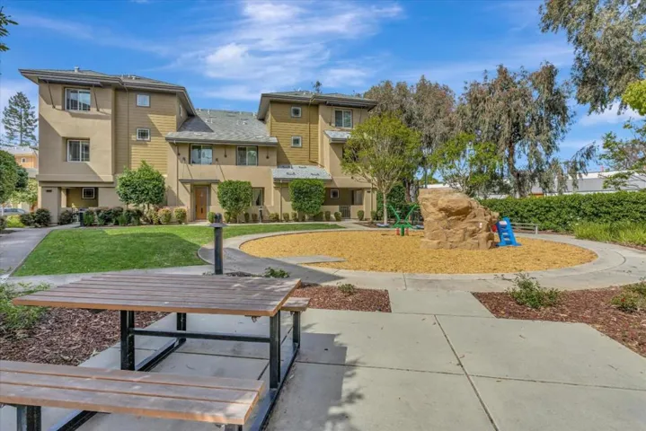 3751 Klamath Lane, Palo Alto, California 94303