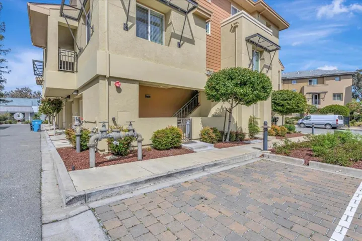 3751 Klamath Lane, Palo Alto, California 94303