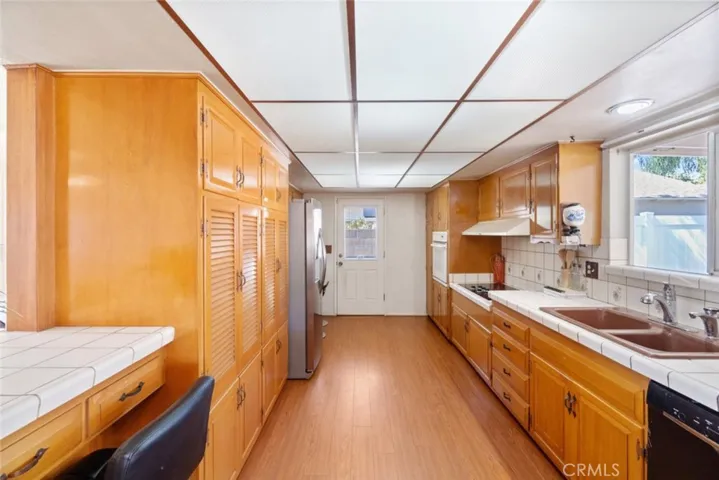 Enjoy the comfort of cooking with the view of the private backyard on those warm sunny California evenings while dining with family and friends!