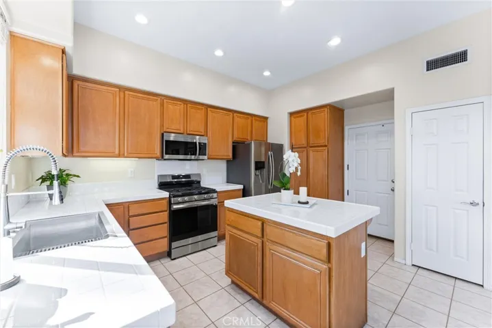 16 Santa Fe, Rancho Santa Margarita, California 92688