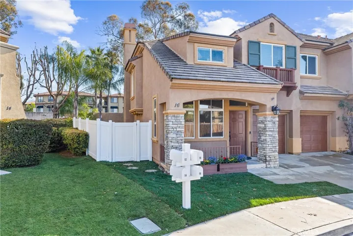 16 Santa Fe, Rancho Santa Margarita, California 92688