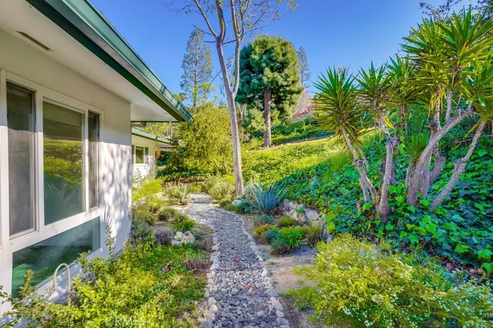 5205 Middlecrest Road, Rancho Palos Verdes, California 90275