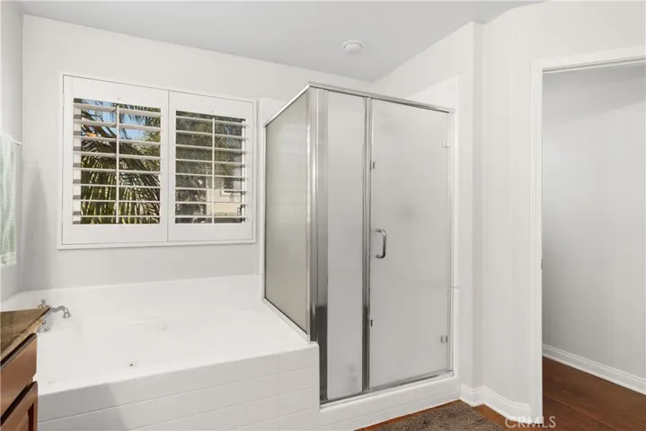 Primary bedroom en suite bathroom