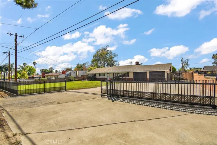 8822 Maple Ave, Fontana, California 92335