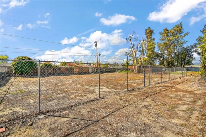 8822 Maple Ave, Fontana, California 92335