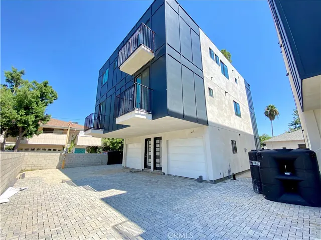 10717 Addison Street, North Hollywood, California 91601