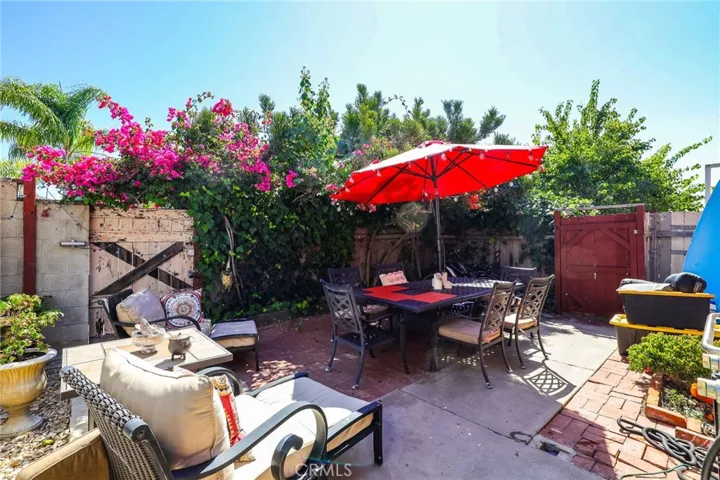 276 Chiquita Street, Laguna Beach, California 92651
