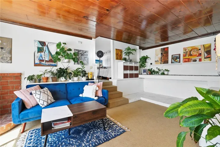 276 Chiquita Street, Laguna Beach, California 92651