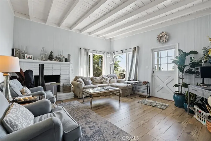 276 Chiquita Street, Laguna Beach, California 92651