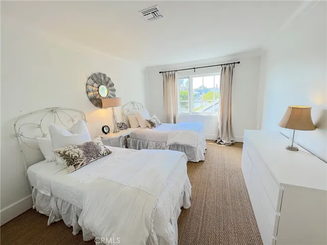 Another upstairs bedroom with twin beds.