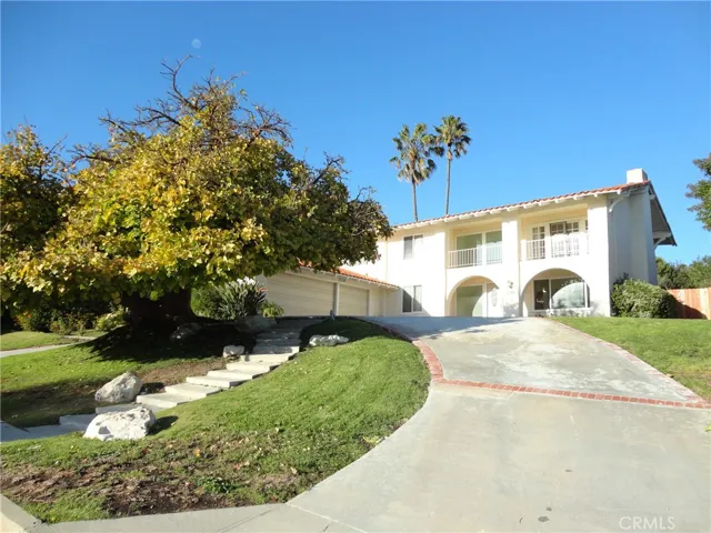 Formal Horseshoe shaped driveway