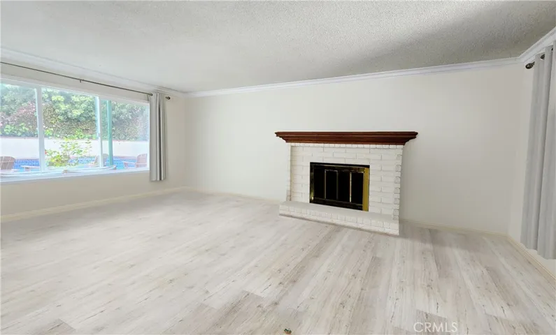 Living Room looking to pool