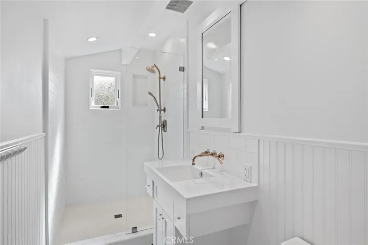 649 Anita Street, Laguna Beach, California 92651