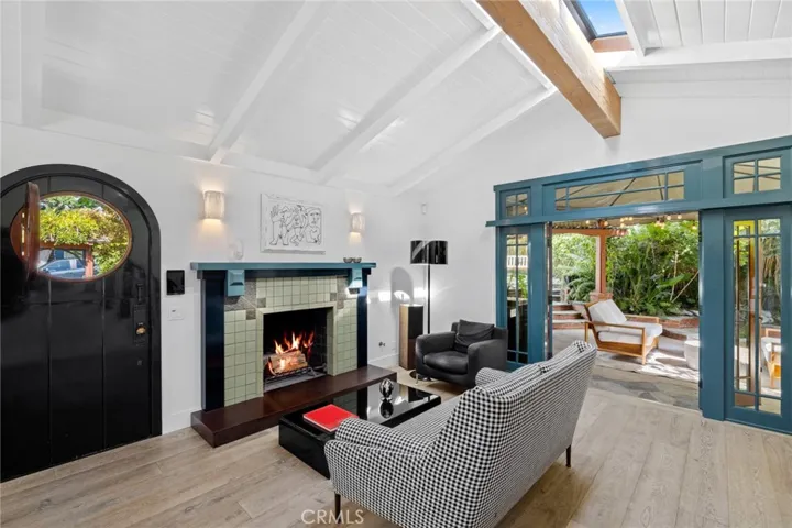 649 Anita Street, Laguna Beach, California 92651