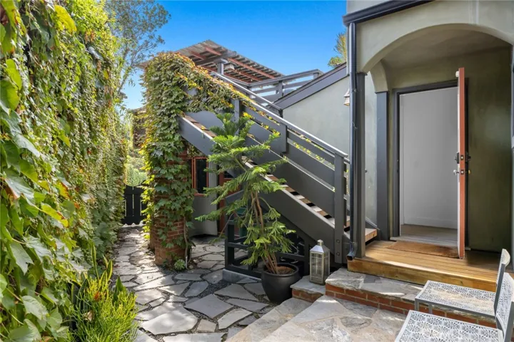 649 Anita Street, Laguna Beach, California 92651