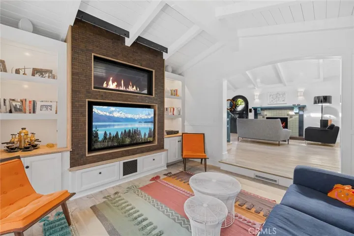 649 Anita Street, Laguna Beach, California 92651