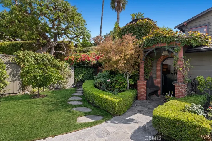 649 Anita Street, Laguna Beach, California 92651