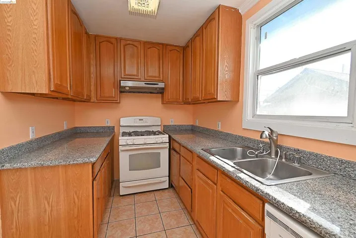 1292 61st, Oakland, California 94621