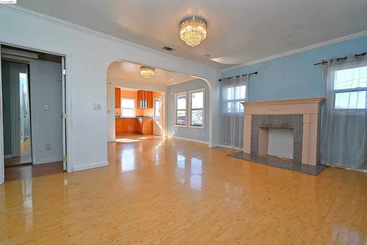 1292 61st, Oakland, California 94621