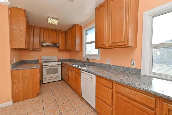 1292 61st, Oakland, California 94621
