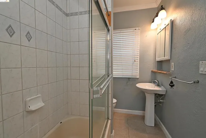 1292 61st, Oakland, California 94621